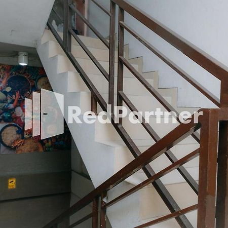 We Stay Residence Redpartner Surabaya Exteriör bild