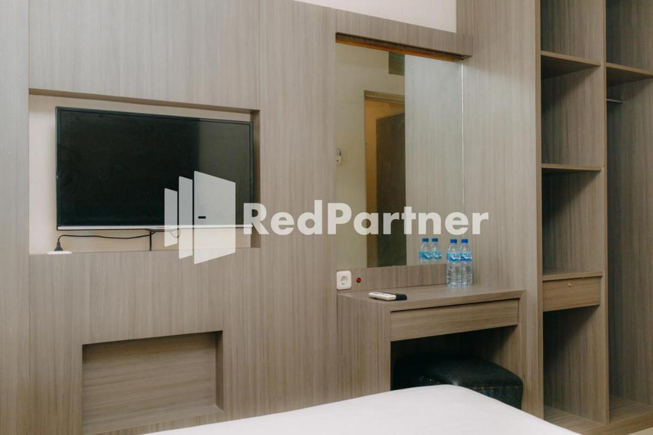We Stay Residence Redpartner Surabaya Exteriör bild