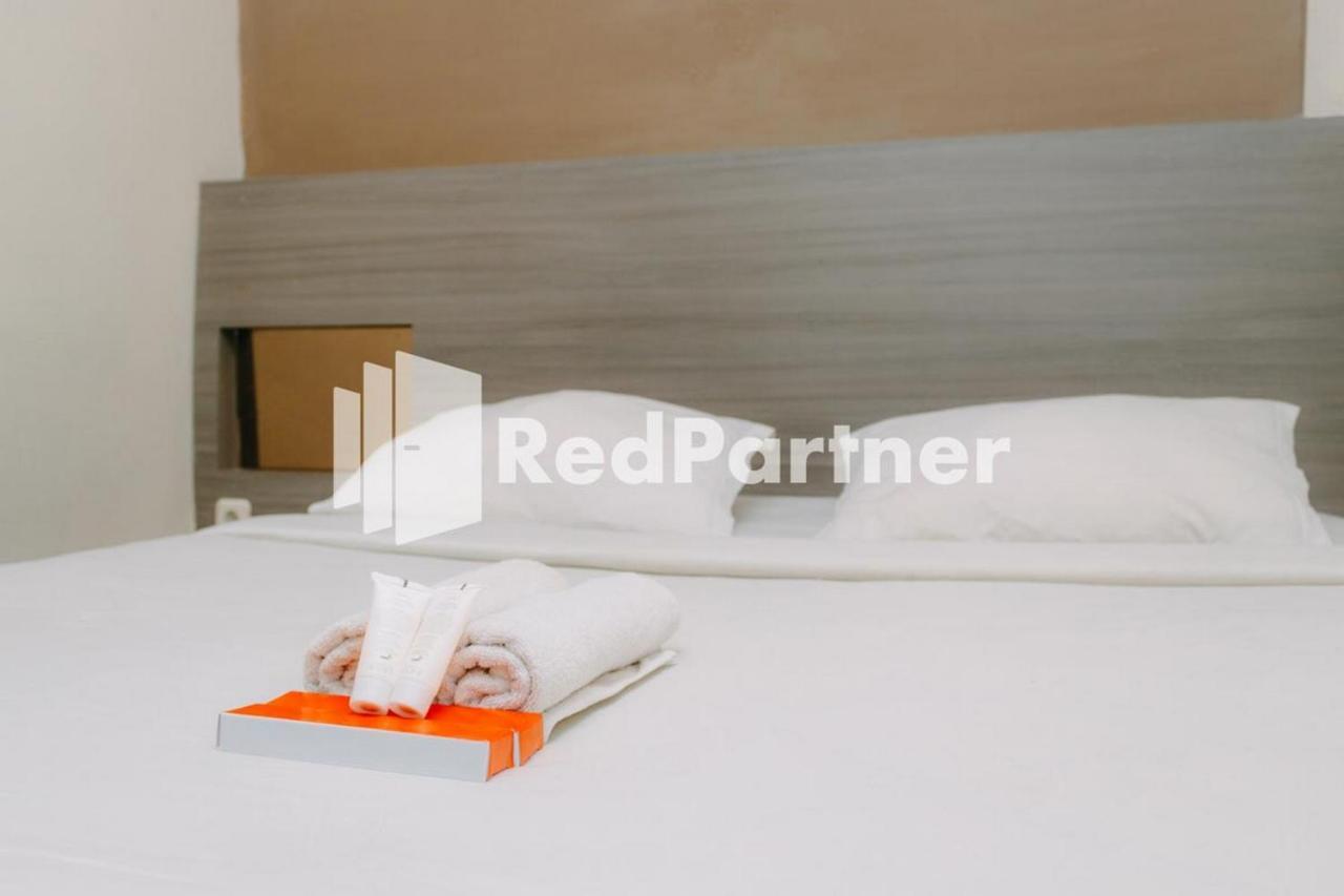 We Stay Residence Redpartner Surabaya Exteriör bild