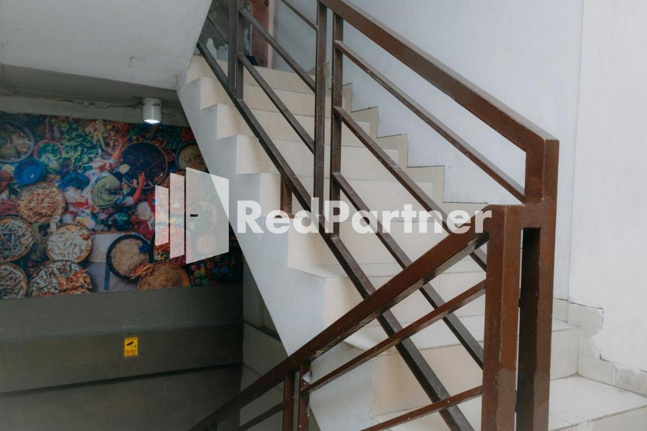 We Stay Residence Redpartner Surabaya Exteriör bild