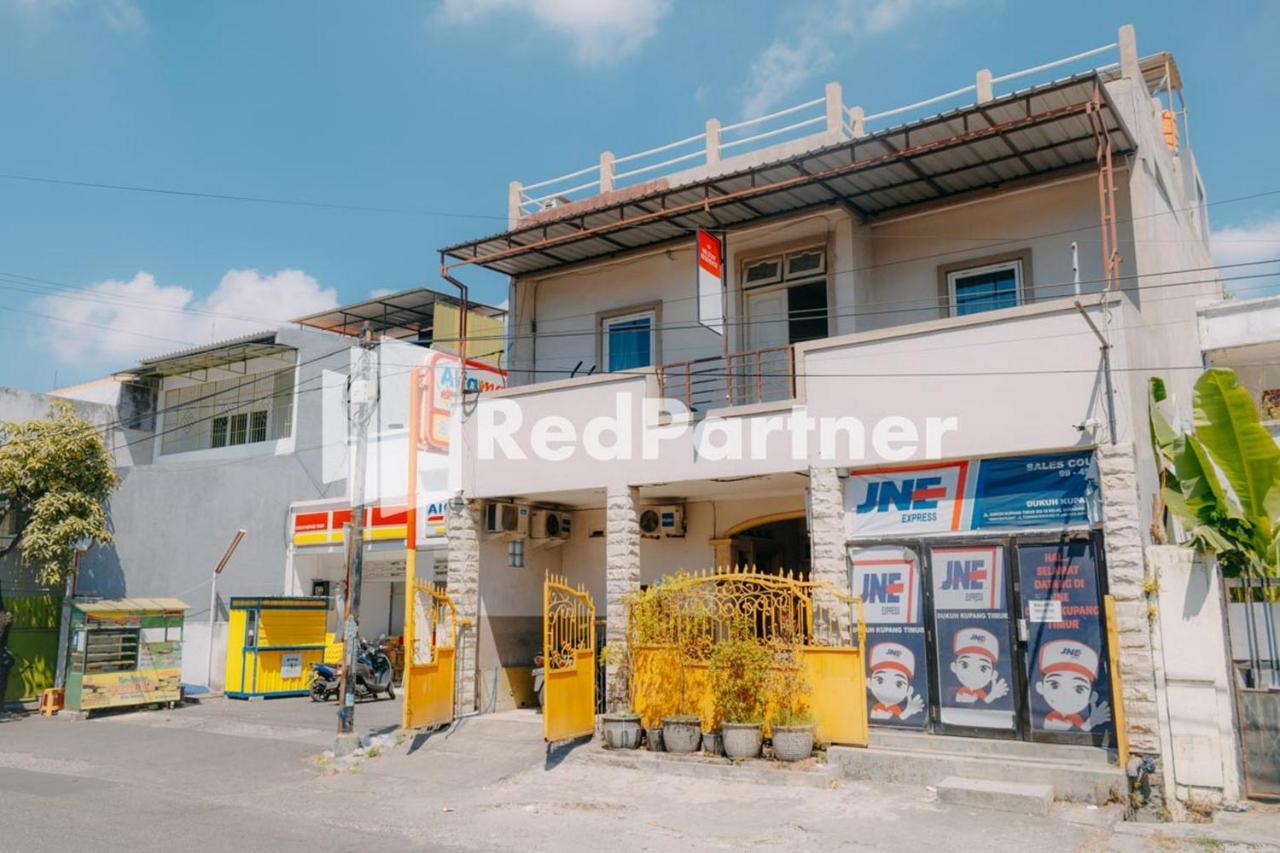 We Stay Residence Redpartner Surabaya Exteriör bild
