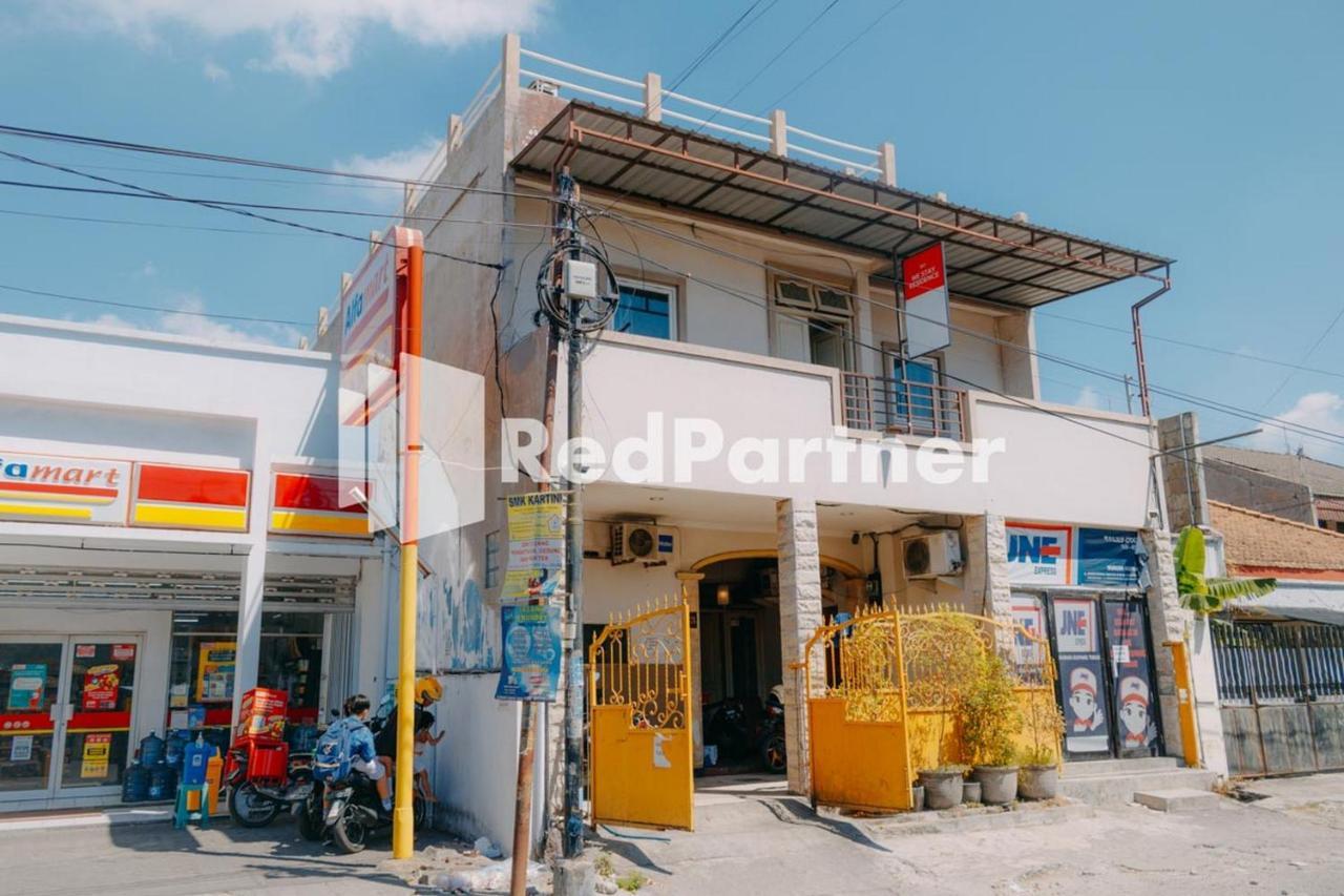 We Stay Residence Redpartner Surabaya Exteriör bild