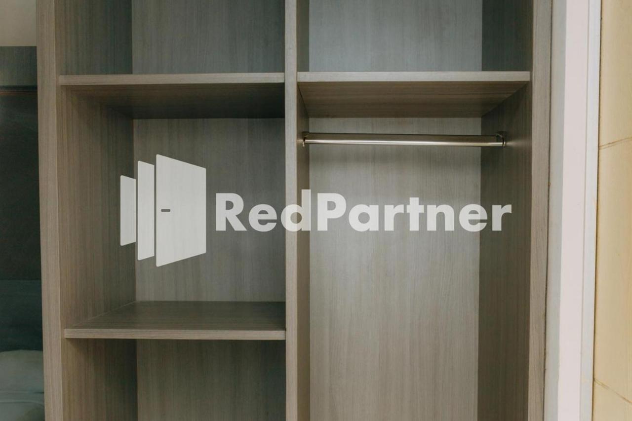 We Stay Residence Redpartner Surabaya Exteriör bild