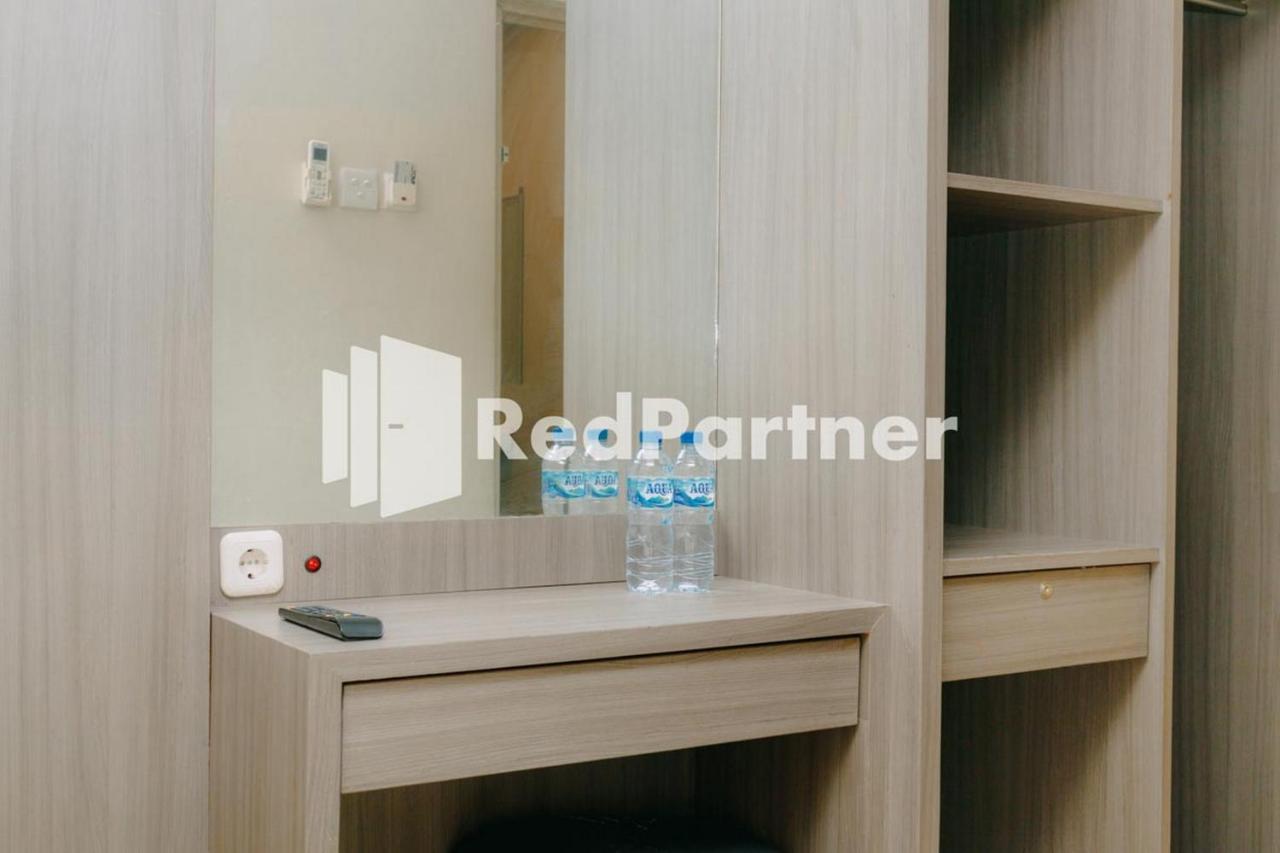 We Stay Residence Redpartner Surabaya Exteriör bild