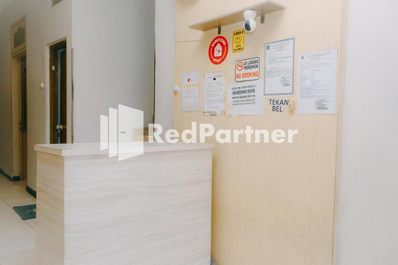 We Stay Residence Redpartner Surabaya Exteriör bild