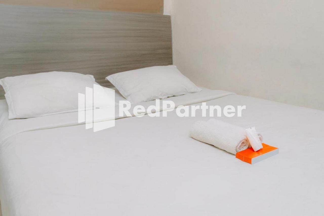 We Stay Residence Redpartner Surabaya Exteriör bild