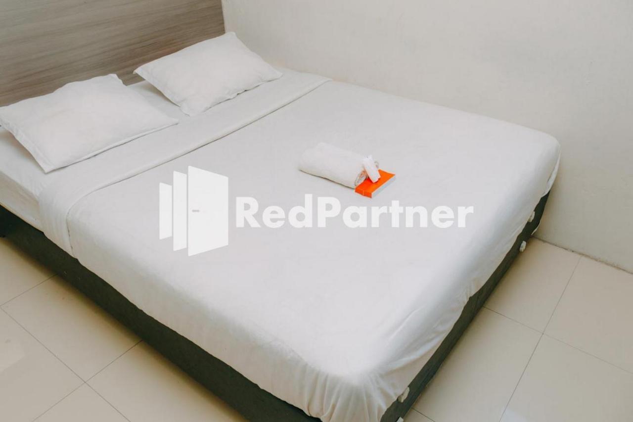 We Stay Residence Redpartner Surabaya Exteriör bild