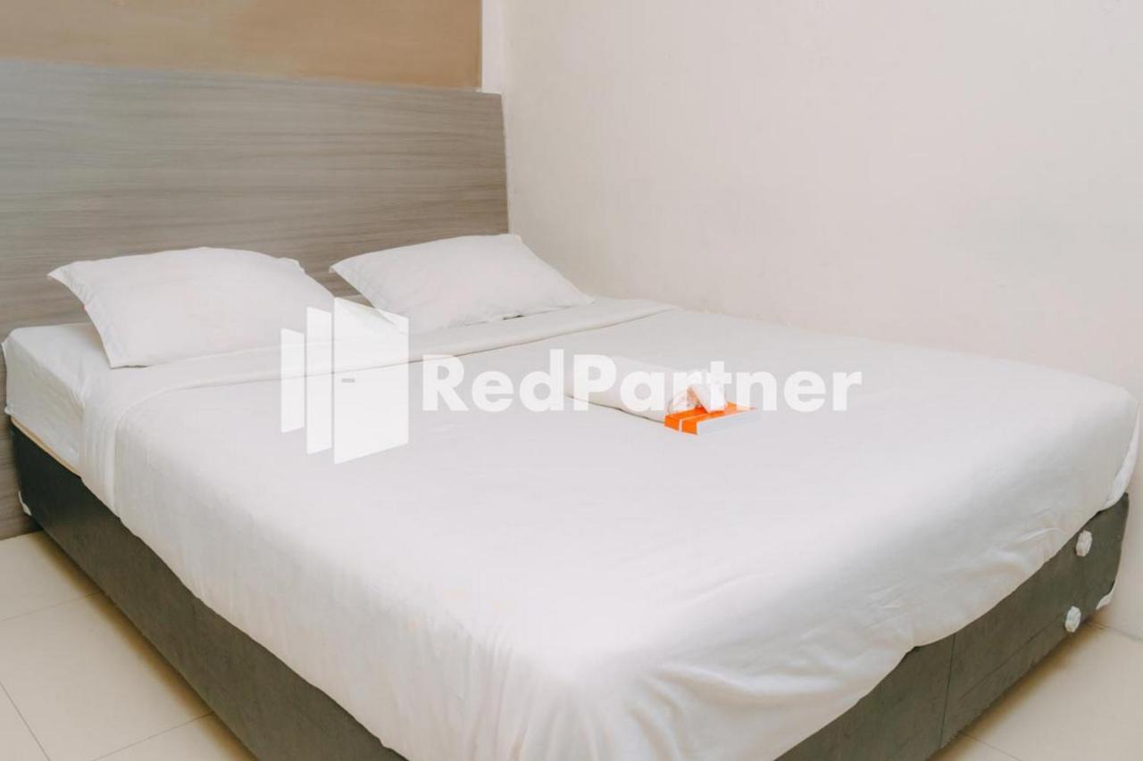 We Stay Residence Redpartner Surabaya Exteriör bild