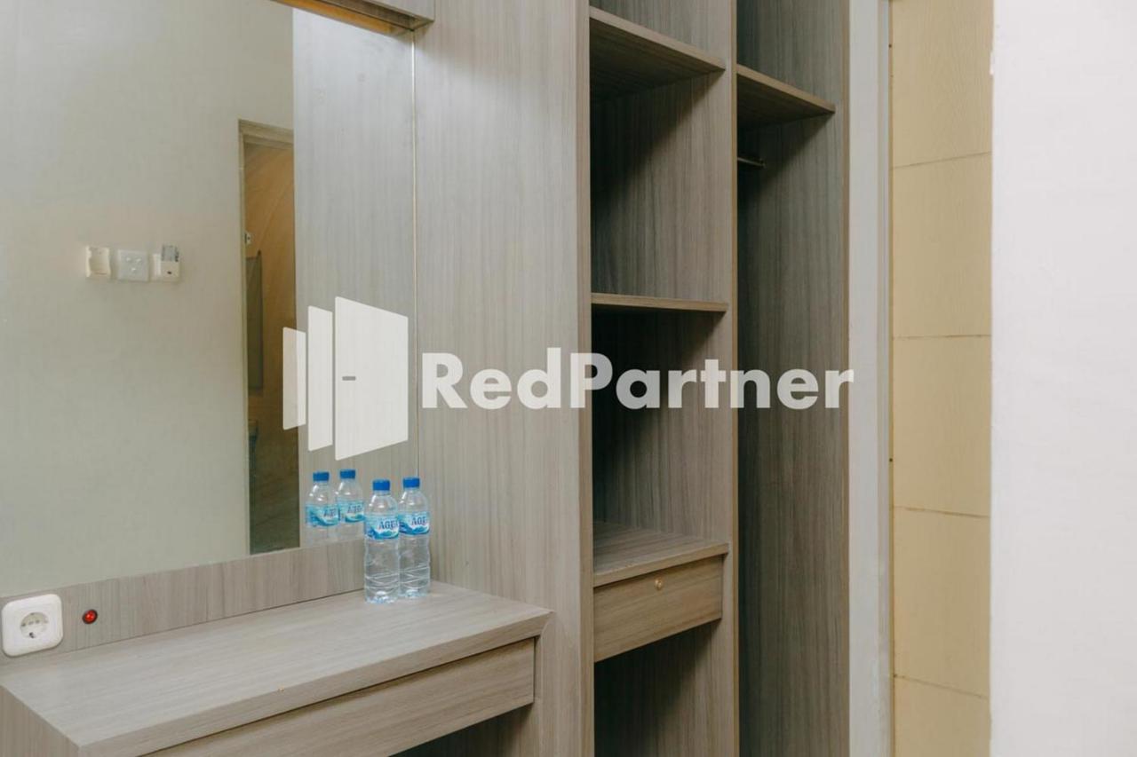 We Stay Residence Redpartner Surabaya Exteriör bild
