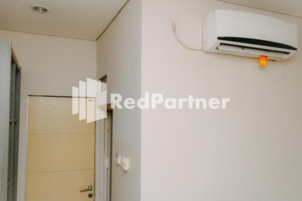We Stay Residence Redpartner Surabaya Exteriör bild