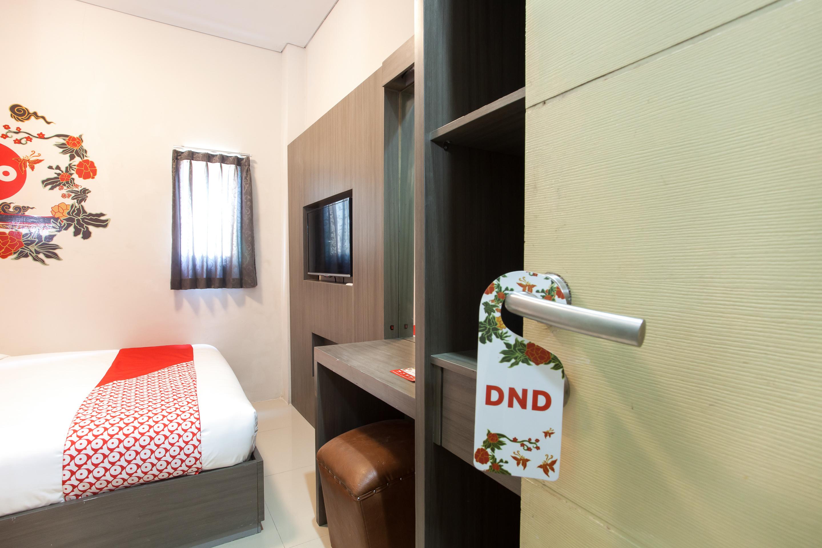We Stay Residence Redpartner Surabaya Exteriör bild