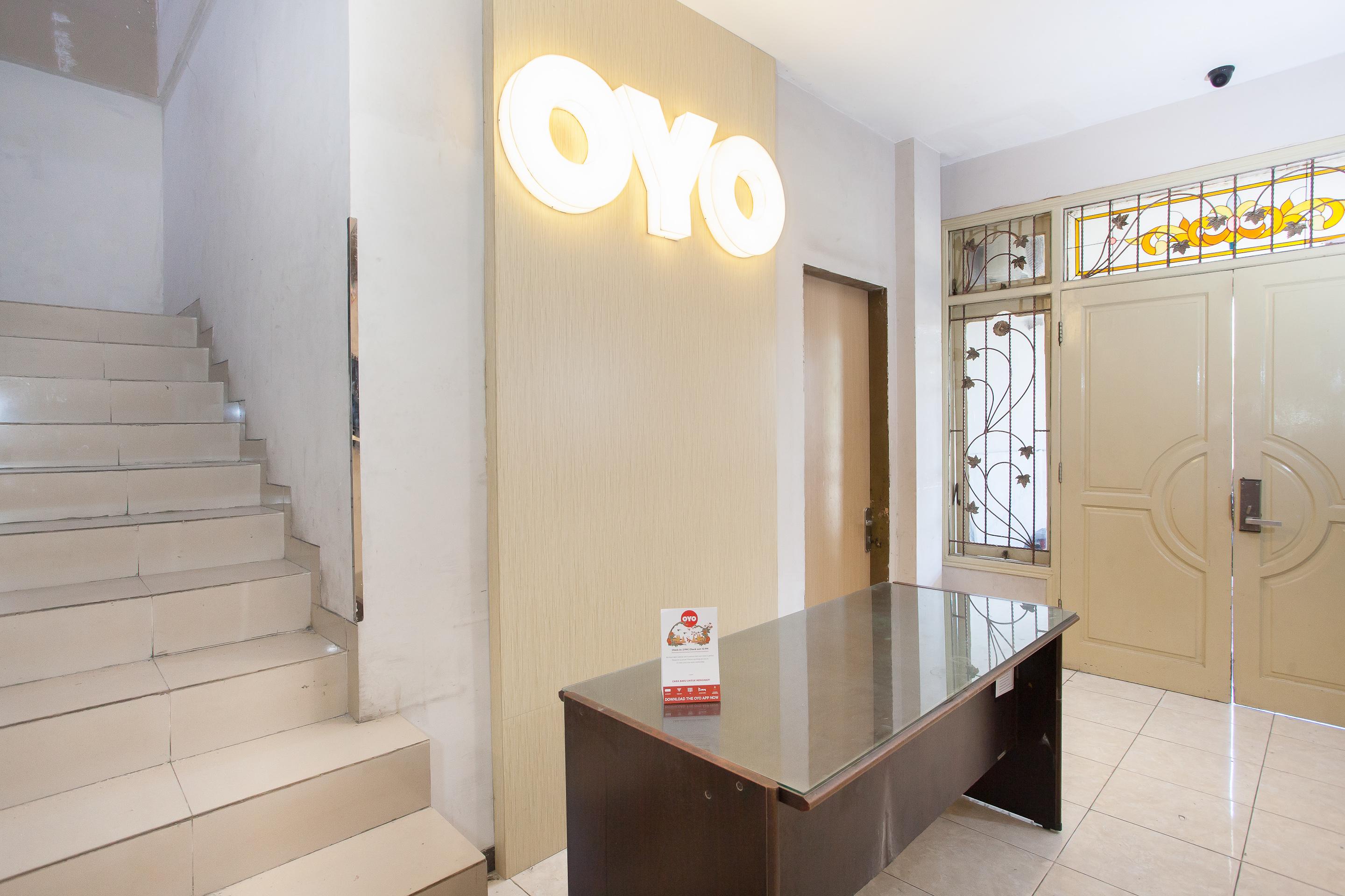 We Stay Residence Redpartner Surabaya Exteriör bild