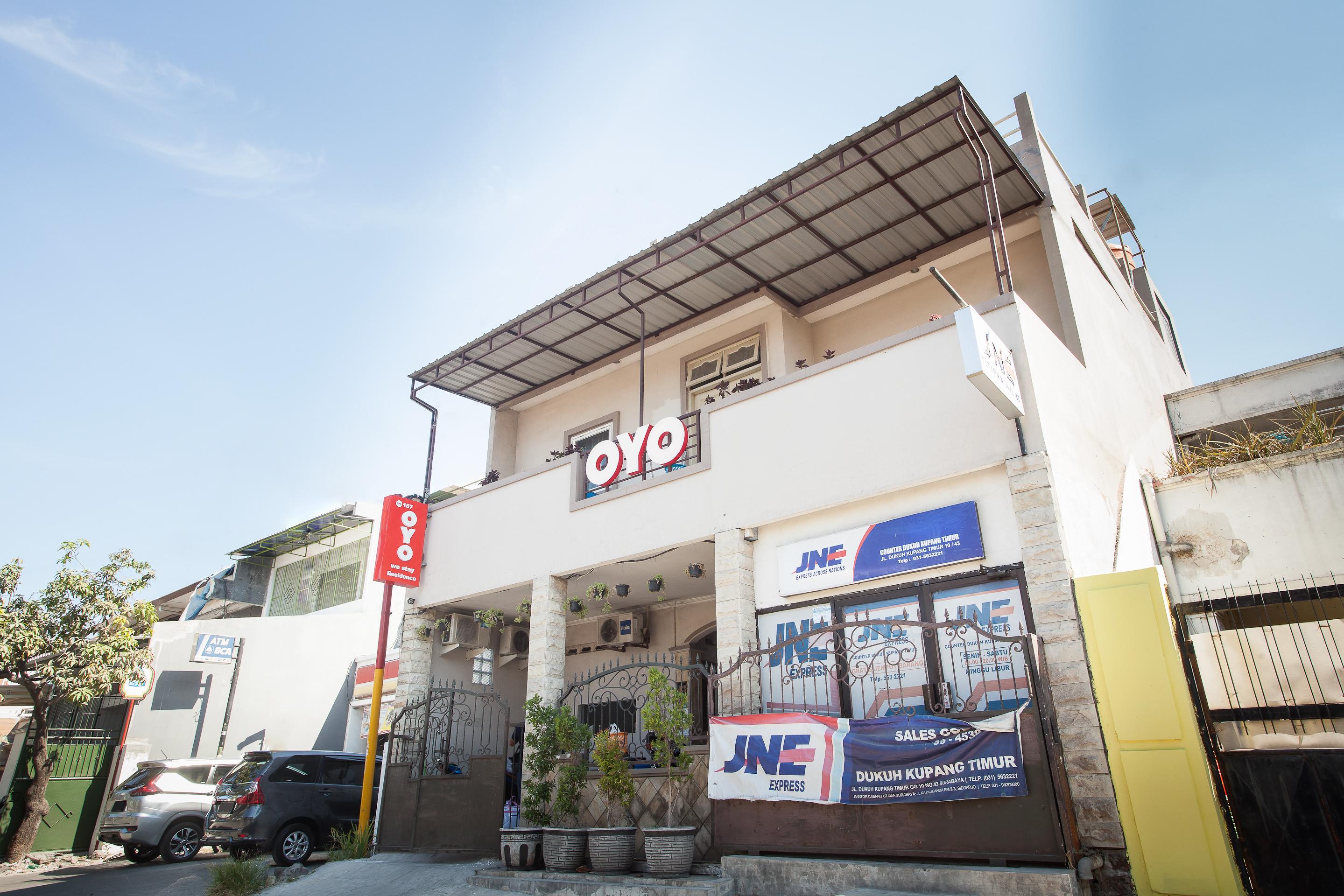We Stay Residence Redpartner Surabaya Exteriör bild