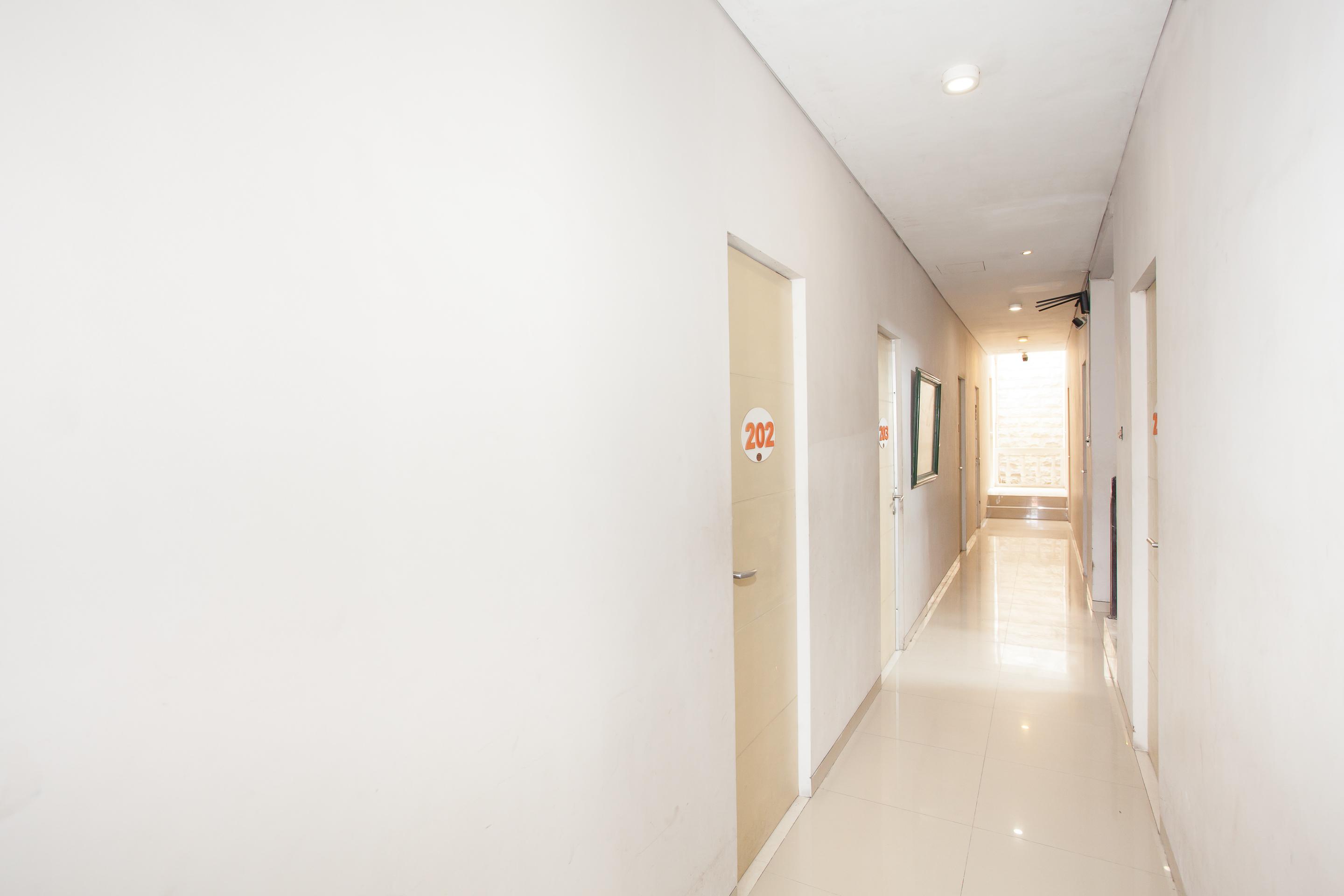 We Stay Residence Redpartner Surabaya Exteriör bild